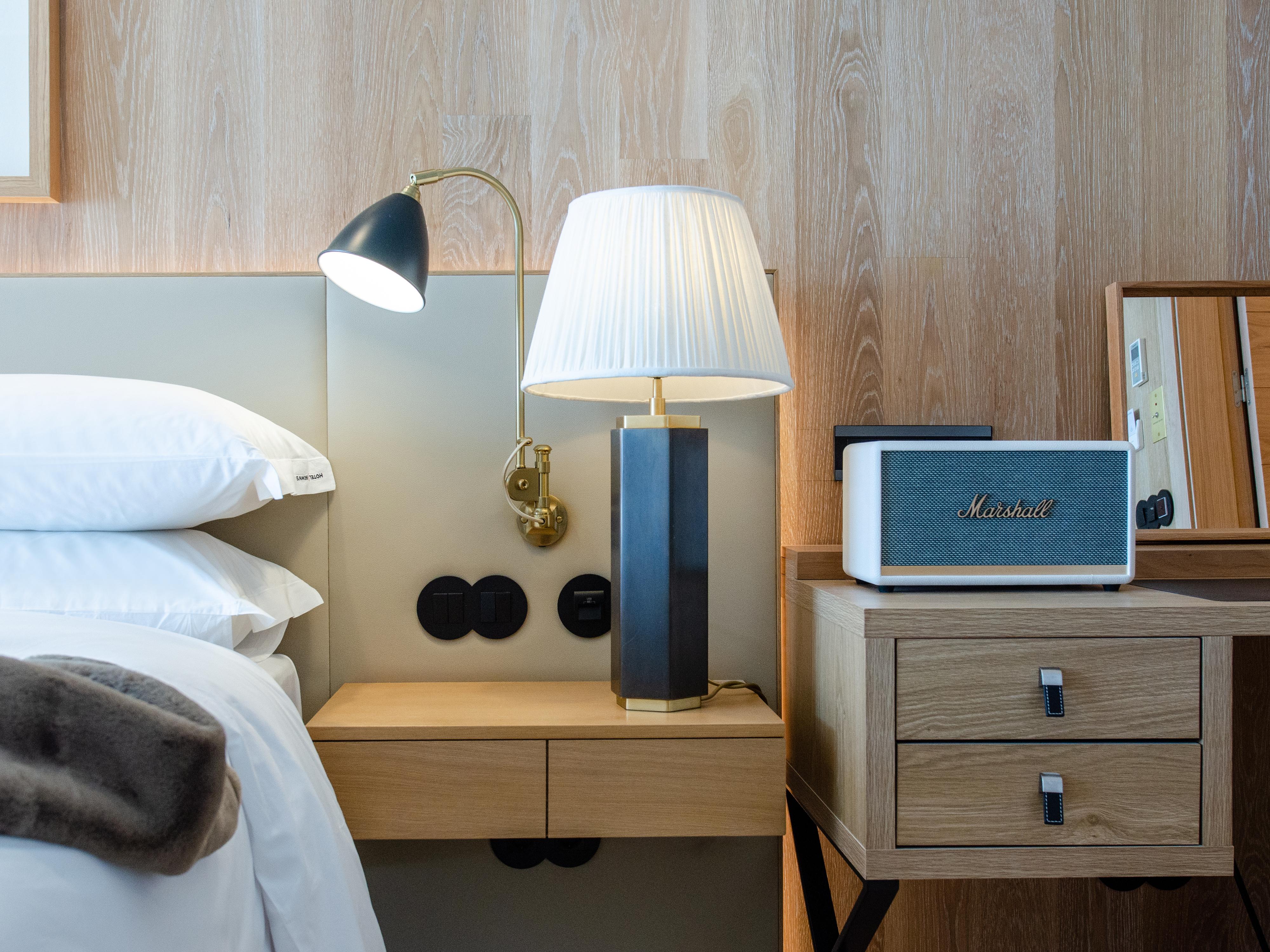 Browns Avenue Hotel Lisboa Ngoại thất bức ảnh A bedside table