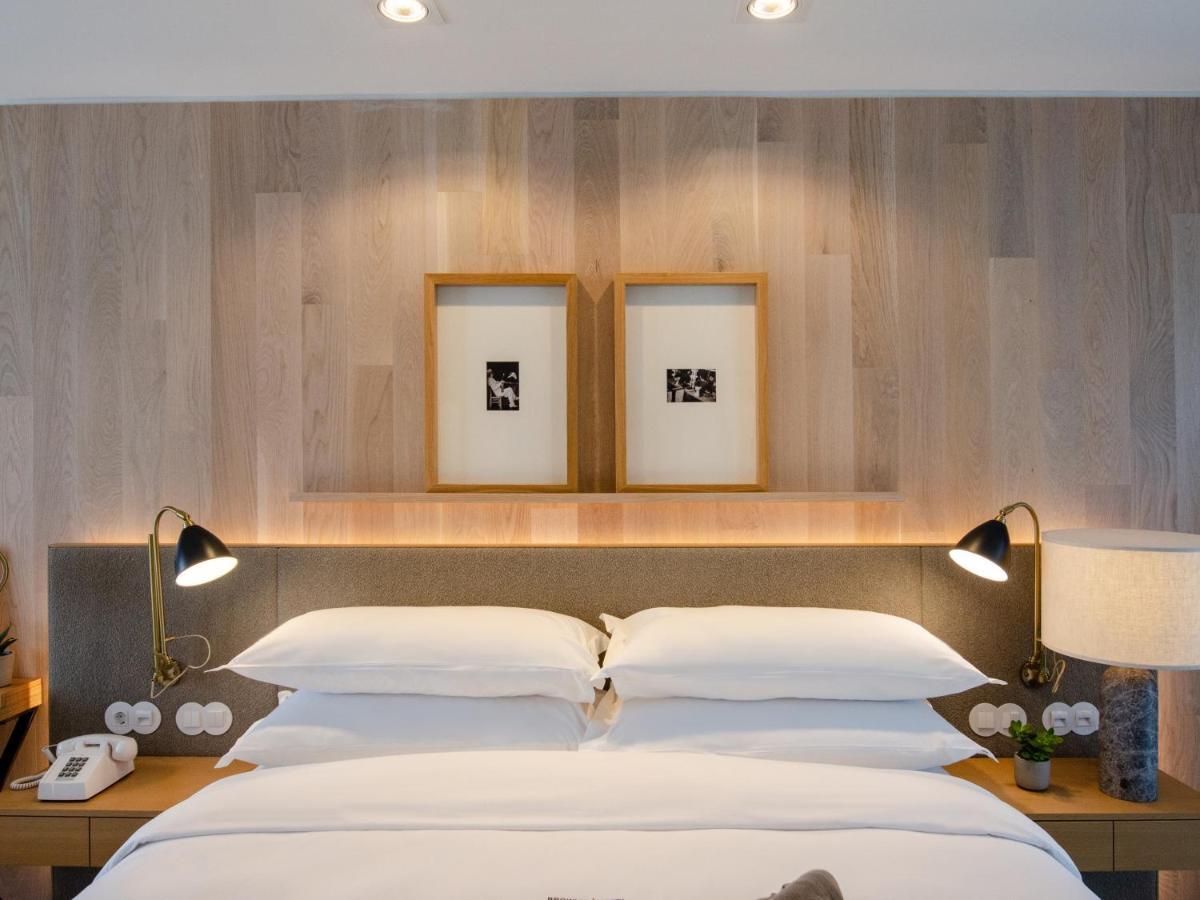 Browns Avenue Hotel Lisboa Ngoại thất bức ảnh A bedroom at The Edition